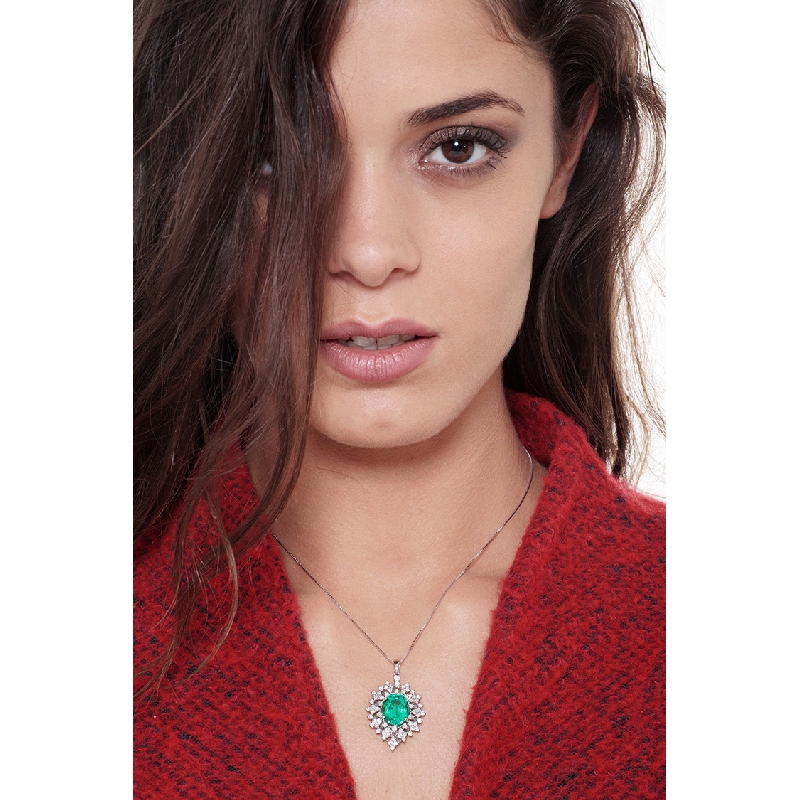 Necklace with pendant, oval emerald with a a fancy crown of diamonds