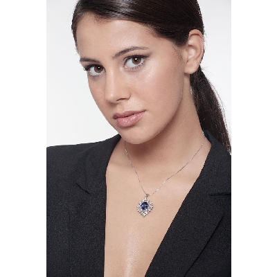 Necklace with pendant, sapphire and diamonds