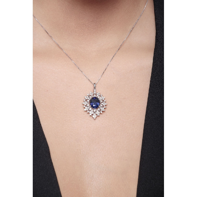 Necklace with pendant, sapphire and diamonds