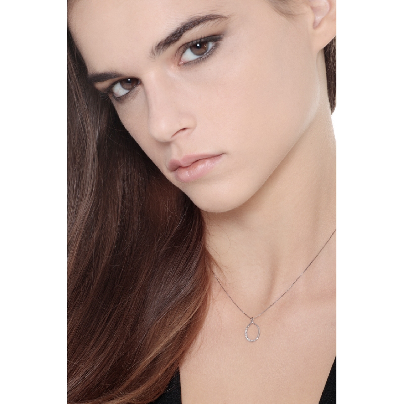 White gold 18k fancy pendant with diamonds