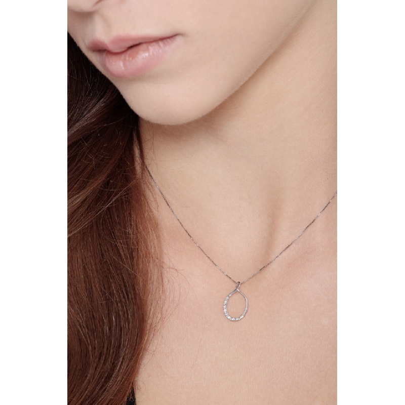 White gold 18k fancy pendant with diamonds