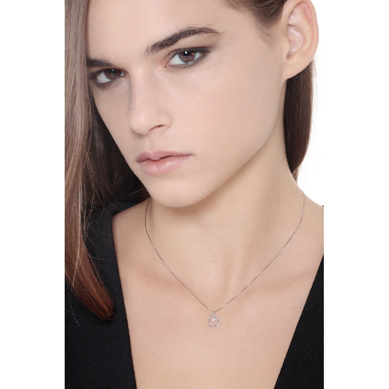 White gold 18k necklace with heart pendant and one diamond 