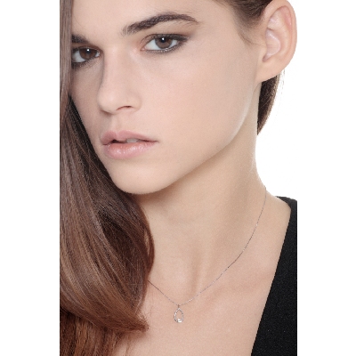 White gold 18k pendant with a drop shape and one diamond