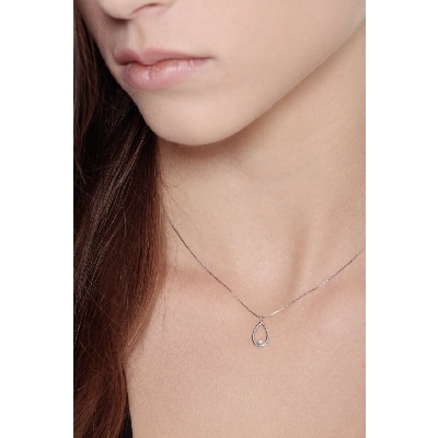 White gold 18k pendant with a drop shape and one diamond