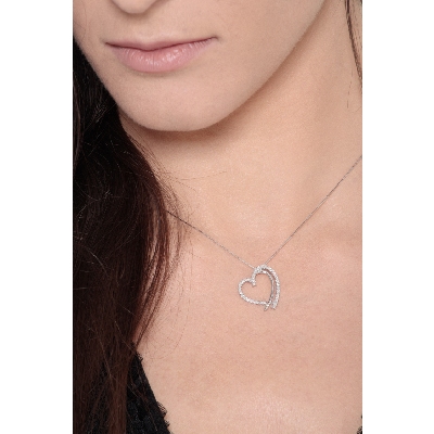 Heart shape pendant with diamonds and 2 rubies