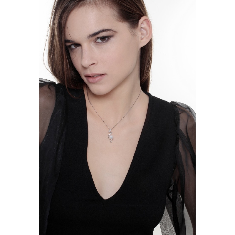 Collana in oro bianco 18k con perla e diamanti