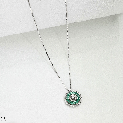 18k white gold necklace with pendant in emeralds and diamonds 