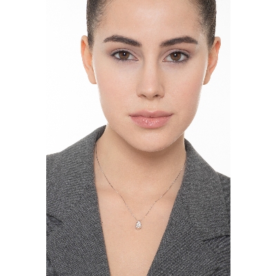 White gold 18k necklace with drop shaped pendant with diamonds