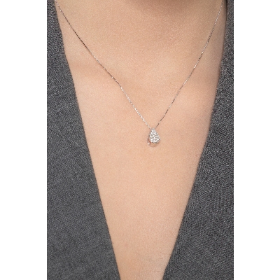 White gold 18k necklace with drop shaped pendant with diamonds