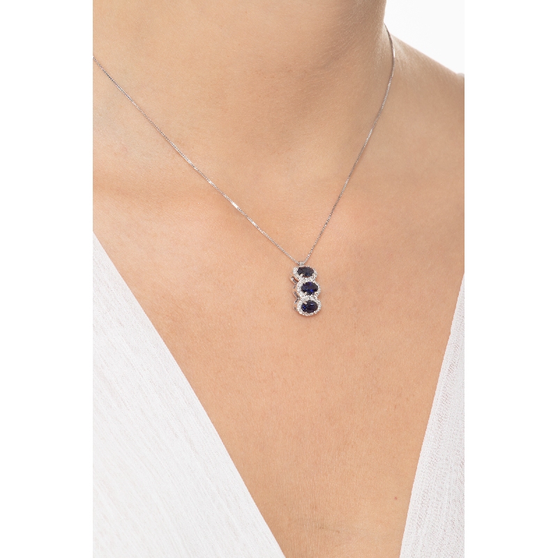 Trilogy pendant with diamonds and 3 oval blue sapphires