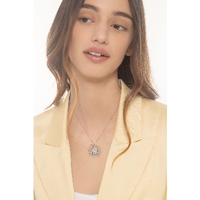 18k white gold necklace with diamonds