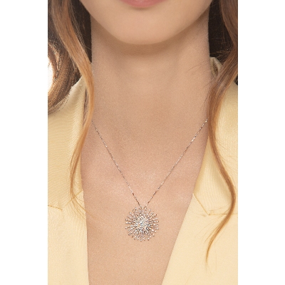 18k white gold necklace with diamonds