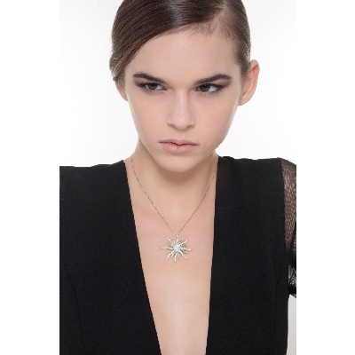 18k white and yellow Fancy pendant with emeralds and diamonds