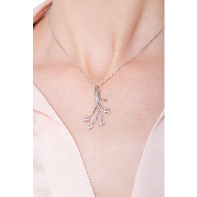 Pendant with 5 branches and 13 diamonds