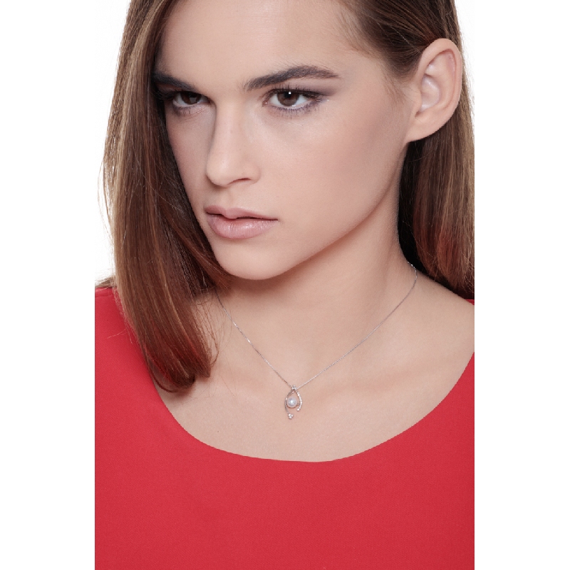 Necklace in 18k white gold with eye shaped pendant with pearl and diamonds 