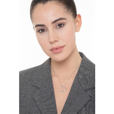 Shiny heart pendant with diamonds