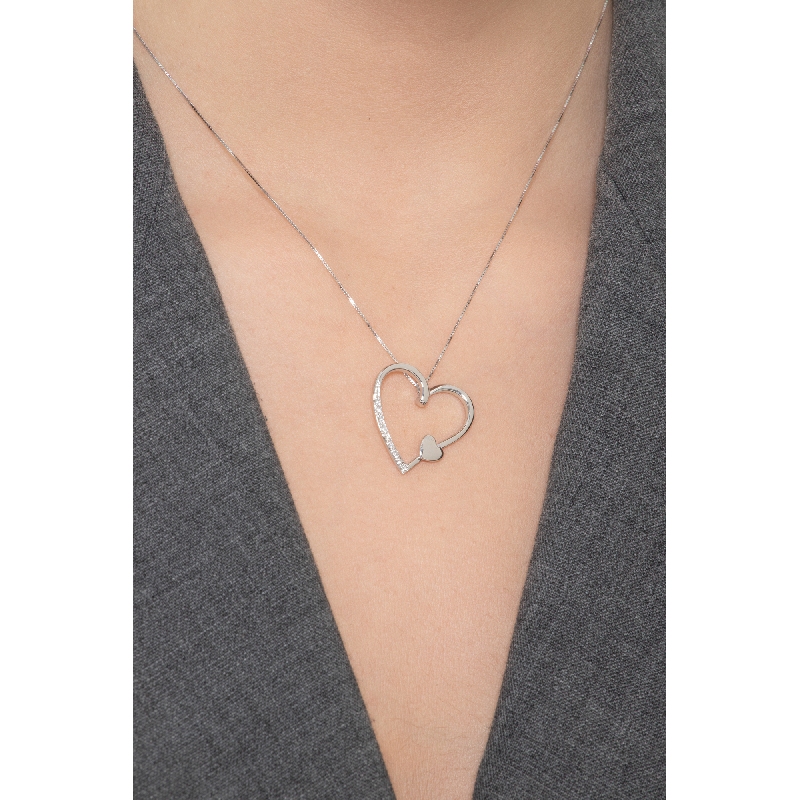 Shiny heart pendant with diamonds