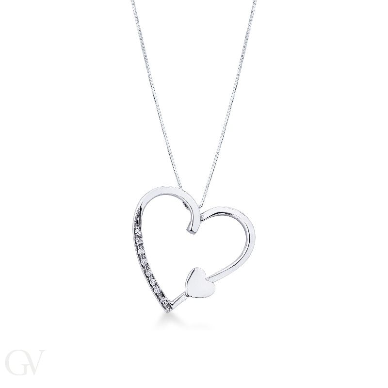 Shiny heart pendant with diamonds