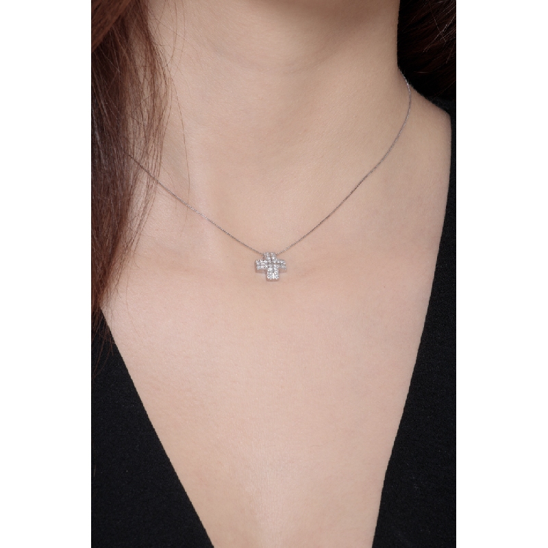 Collana  in oro bianco 18k con croce in pavé di diamanti, cm 1