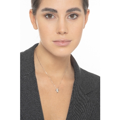 18k white gold cross pendant with solitaire diamond