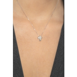 18k white gold cross pendant with solitaire diamond 2