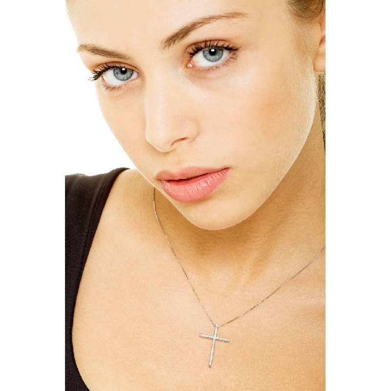 18k white gold cross pendant with diamonds