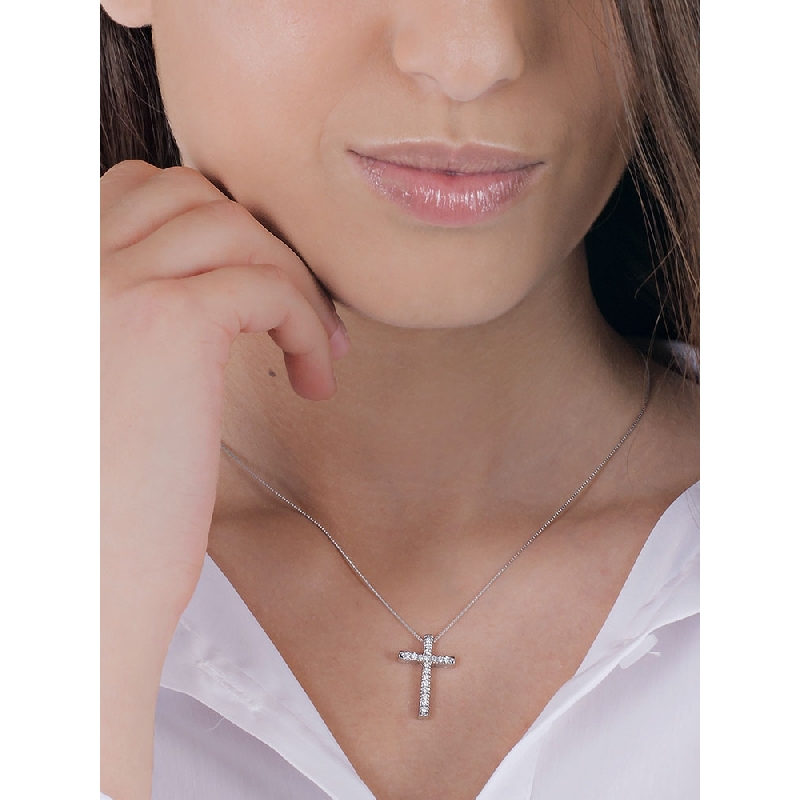 White gold 18k pendant with a diamonds cross