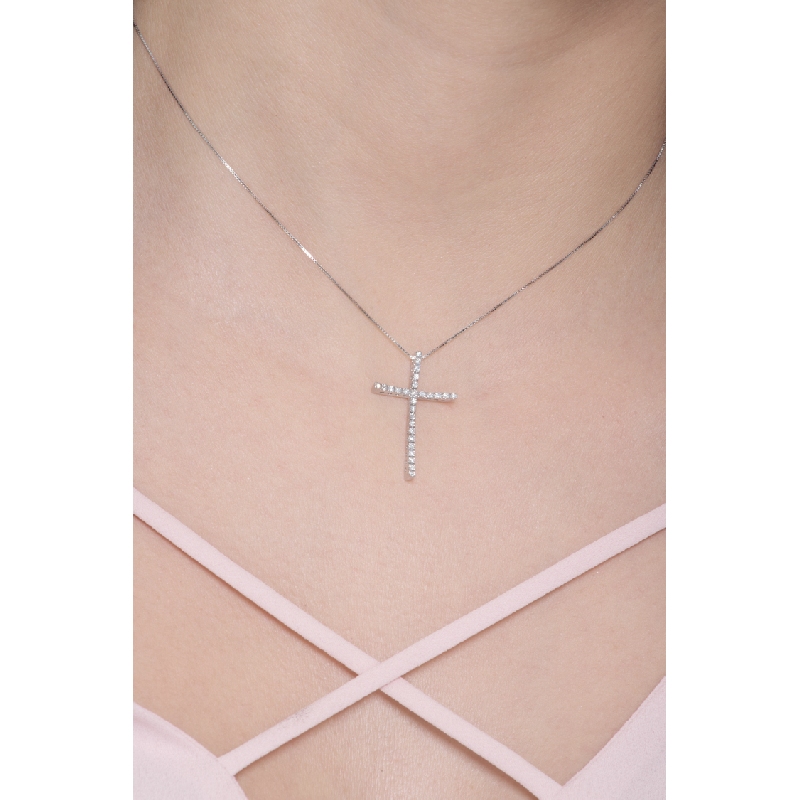 18k white gold cross pendant with diamonds 