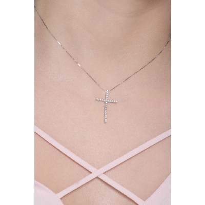 18k white gold cross pendant with diamonds 