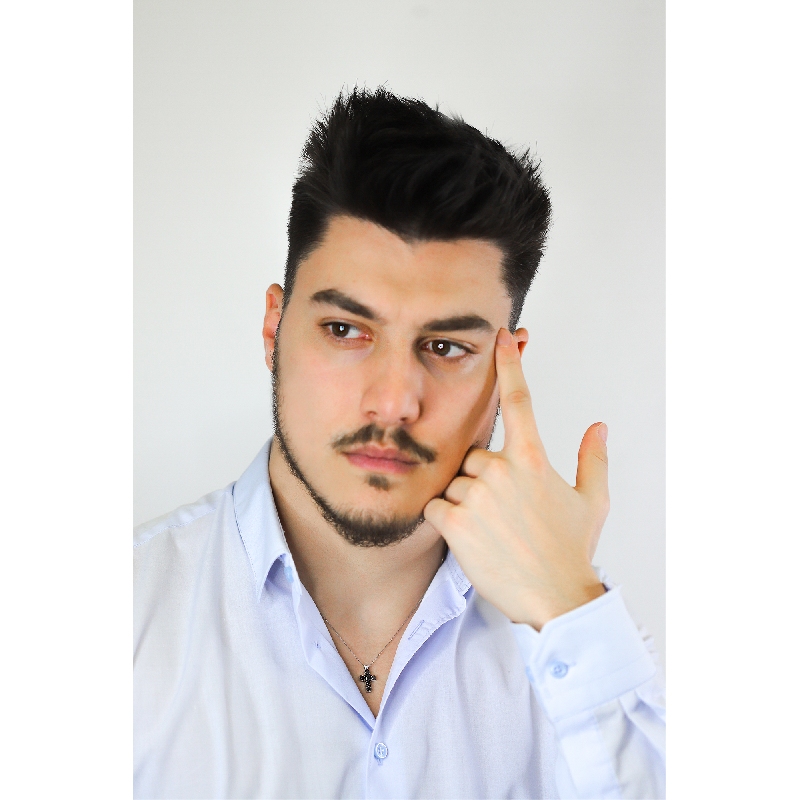 Necklace in white gold 18k with cross pendand with black diamonds