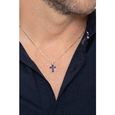 Collana con pendente a croce in oro bianco 18k con zaffiri blu, 50 cm