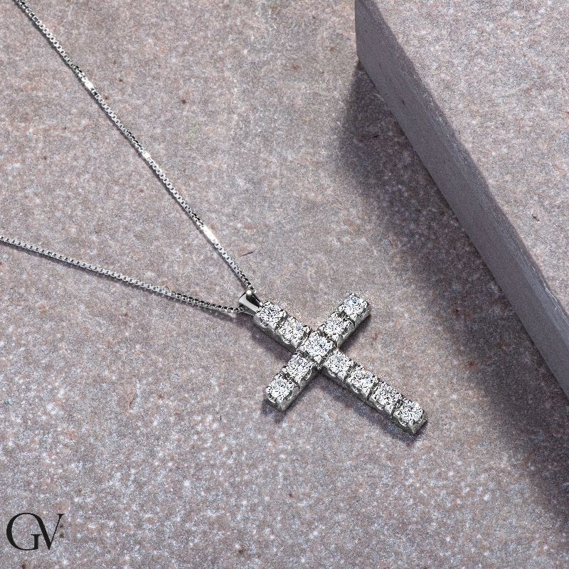 Collana in oro bianco 18k con croce e diamanti, 30x19 mm