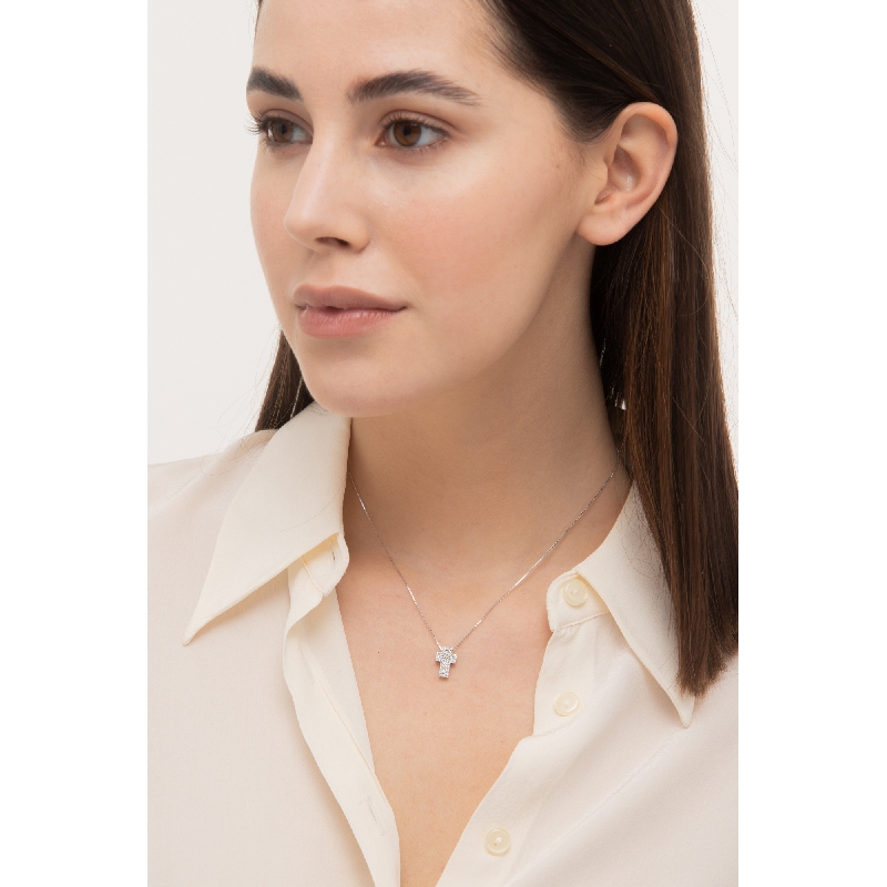 18k white gold necklace with cross pendant in diamonds