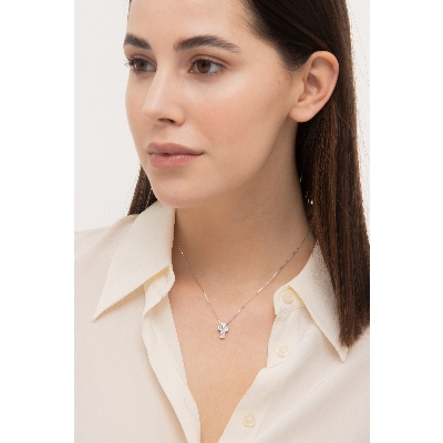 18k white gold necklace with cross pendant in diamonds