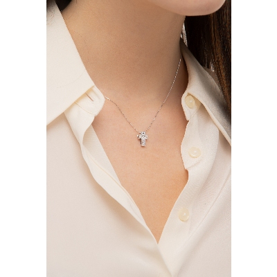 18k white gold necklace with cross pendant in diamonds