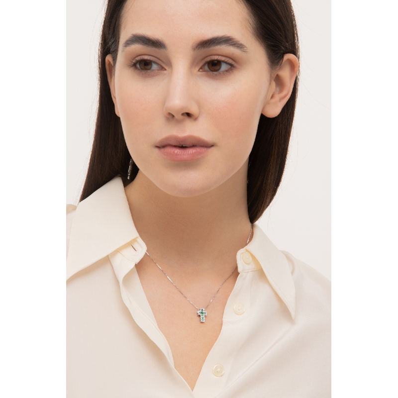 Necklace with cross pendant with emeralds and diamonds