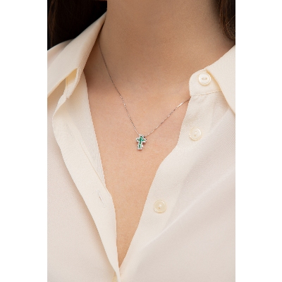 Necklace with cross pendant with emeralds and diamonds