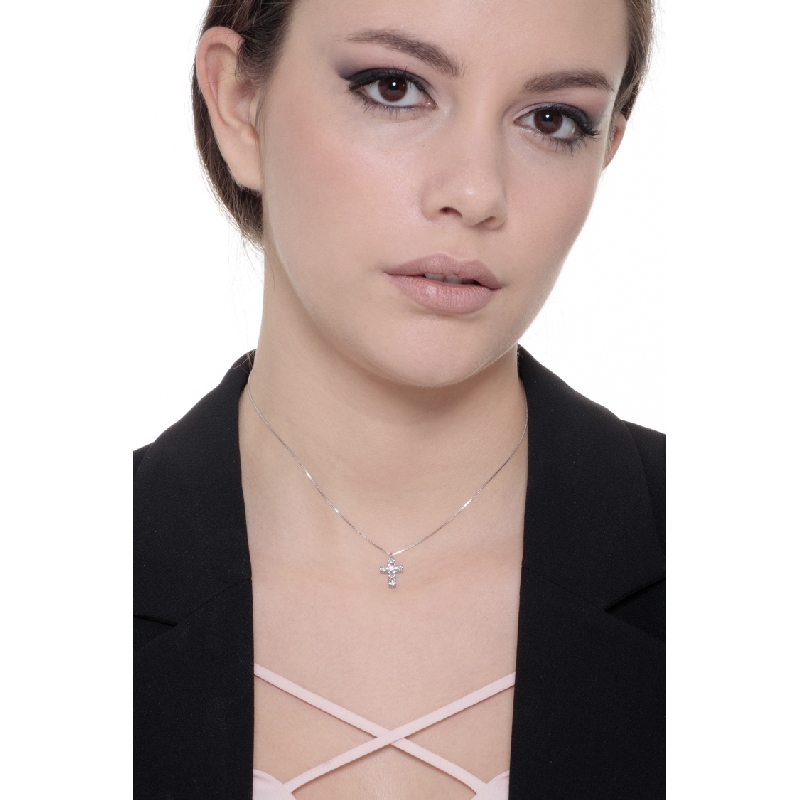 Cross pendant with 6 round cut diamonds in 18k white gold