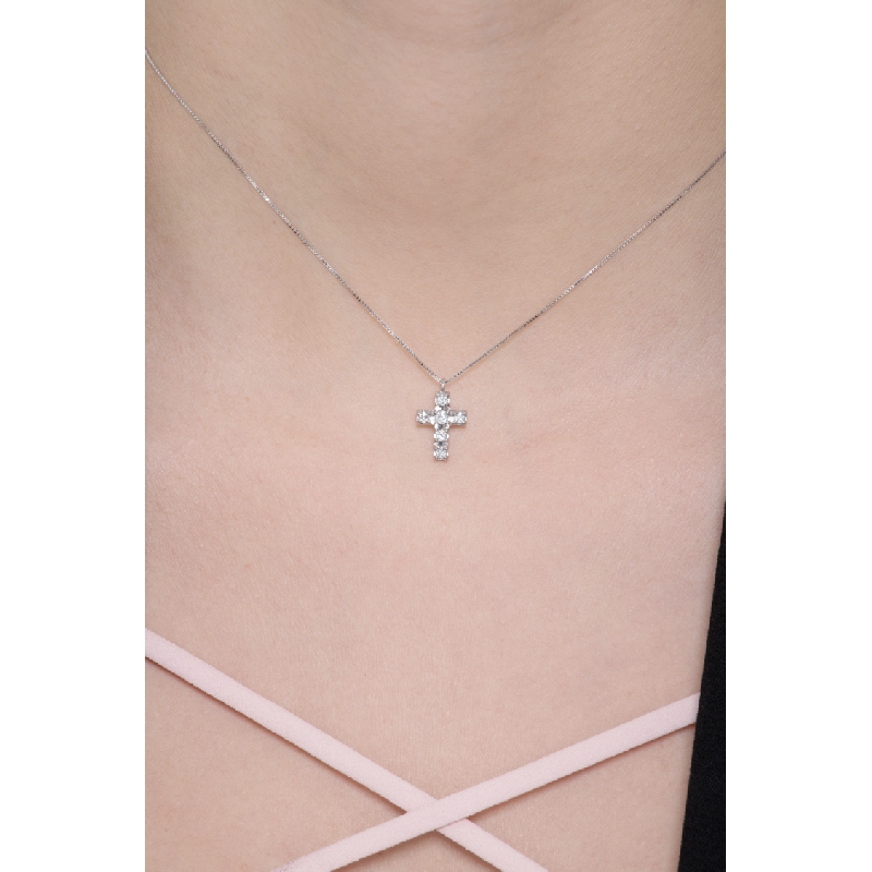 Cross pendant with 6 round cut diamonds in 18k white gold