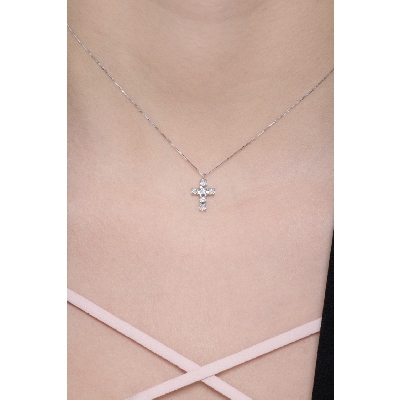 Cross pendant with 6 round cut diamonds in 18k white gold
