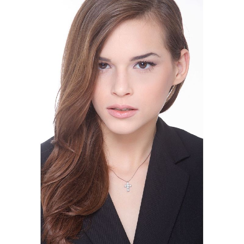 Cross pendant with 6 round cut diamonds