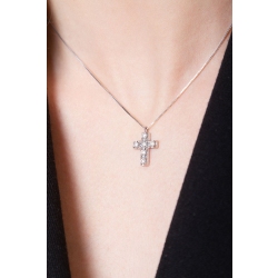 Cross pendant with 6 round cut diamonds 2