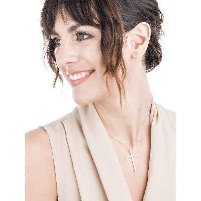 Collana con croce in oro bianco 18k con diamanti, 4,5 cm