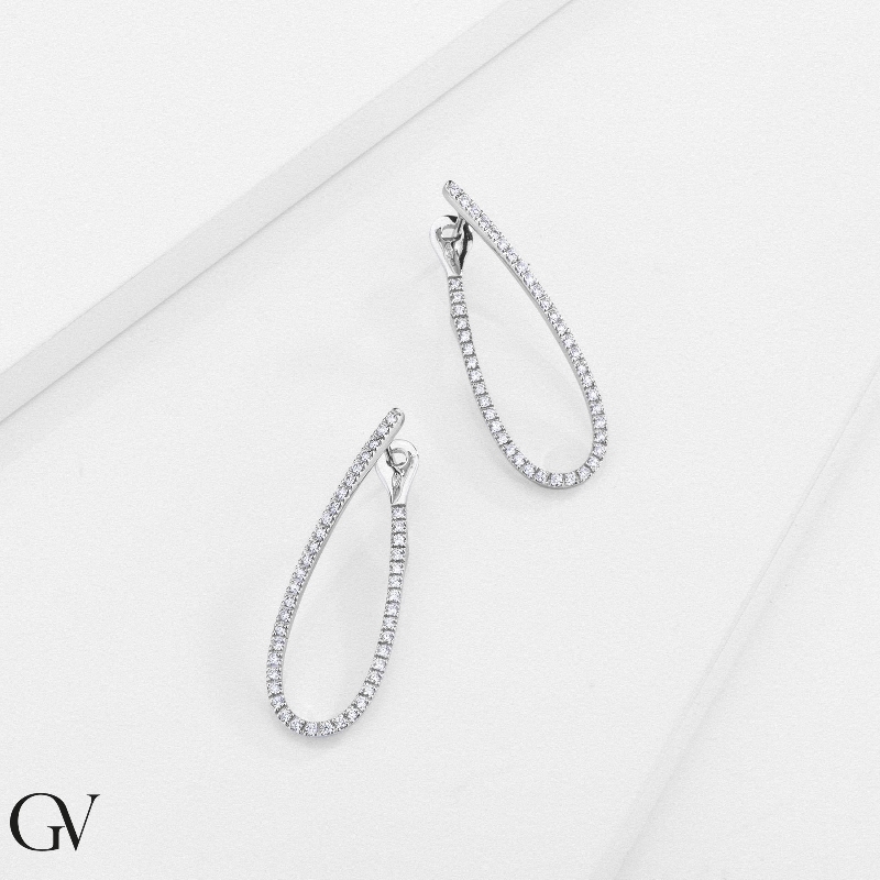 750 White Gold Oval Earrings With Diamonds