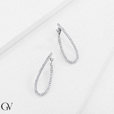 750 White Gold Oval Earrings With Diamonds