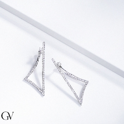 Geometric drop earrings in 18k white gold with diamonds