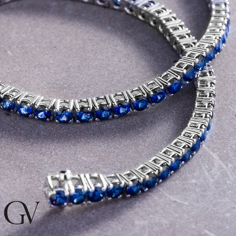 Wire style tennis bracelet with sapphires