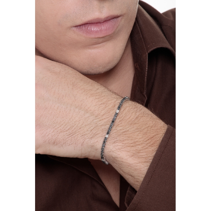 Tennis bracelet with black and white diamonds