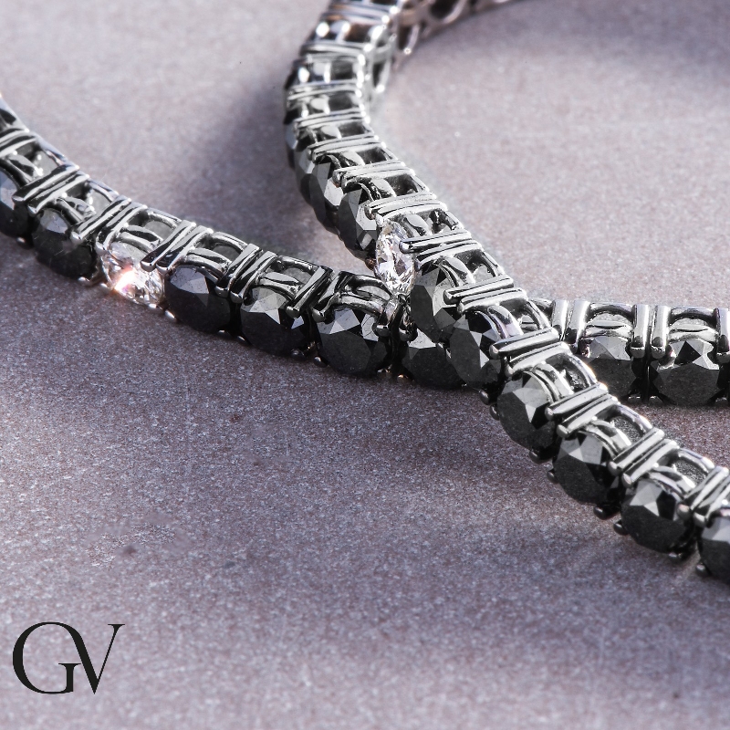 Elegant tennis bracelet with black and white diamonds