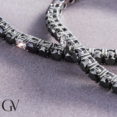 Elegant tennis bracelet with black and white diamonds